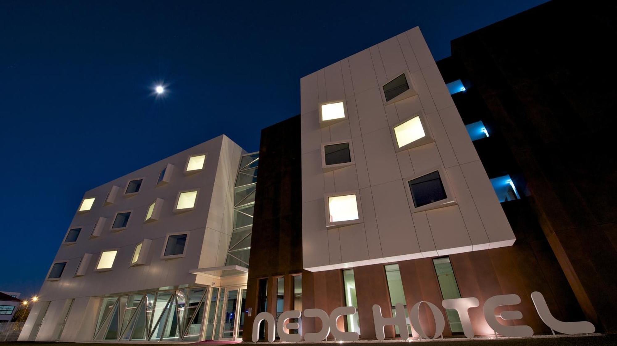 Nex Hotel Тарб Экстерьер фото